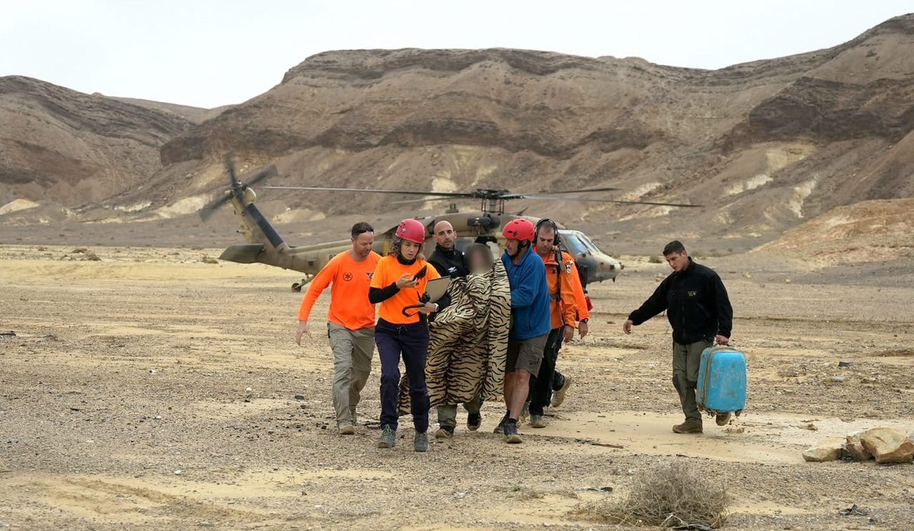 A ZAKA team carries out a rescue in the desert.